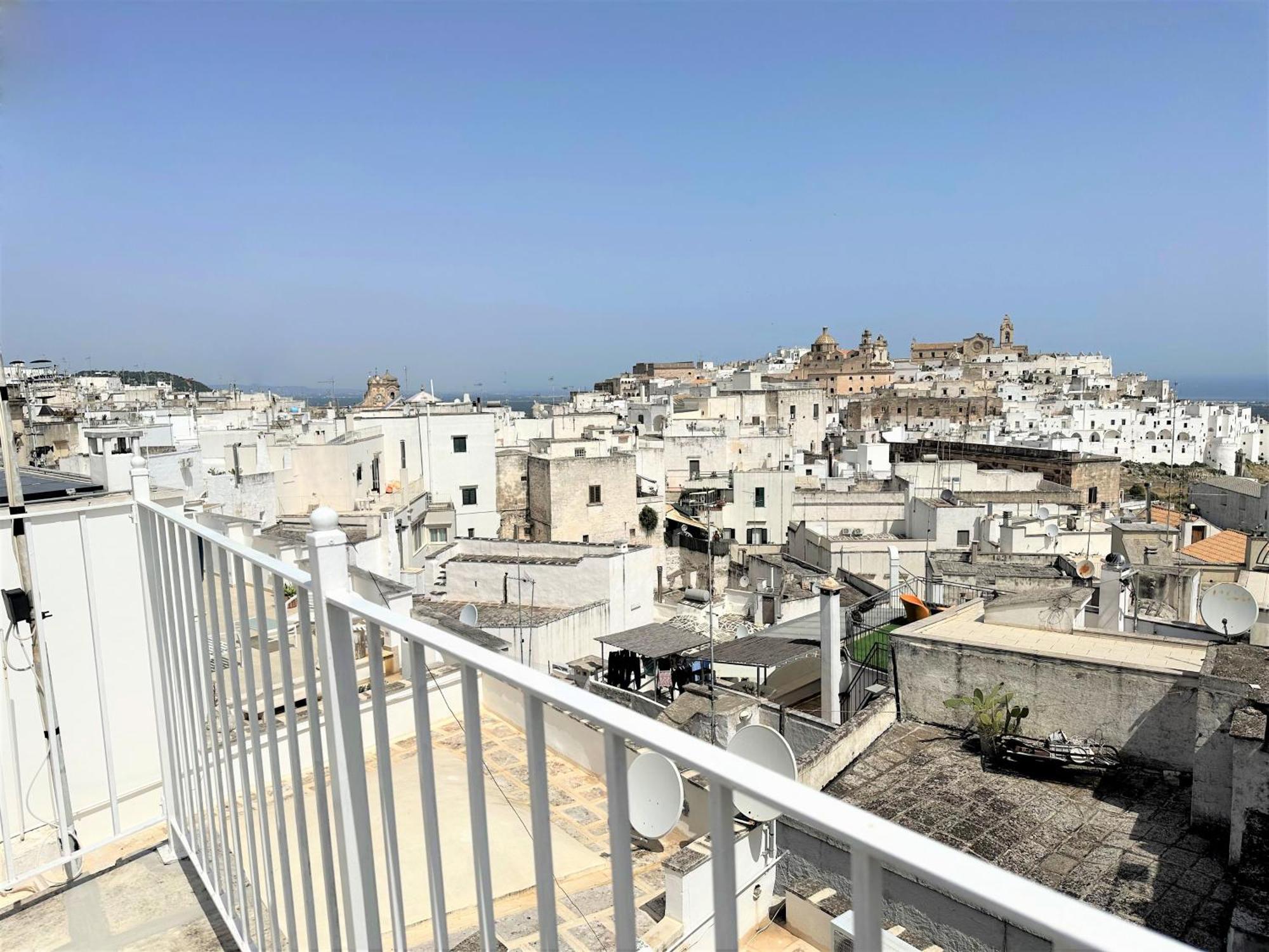 La Stanza Sul Tetto - Panorama&Relax - Ostuni Centro Villa Buitenkant foto